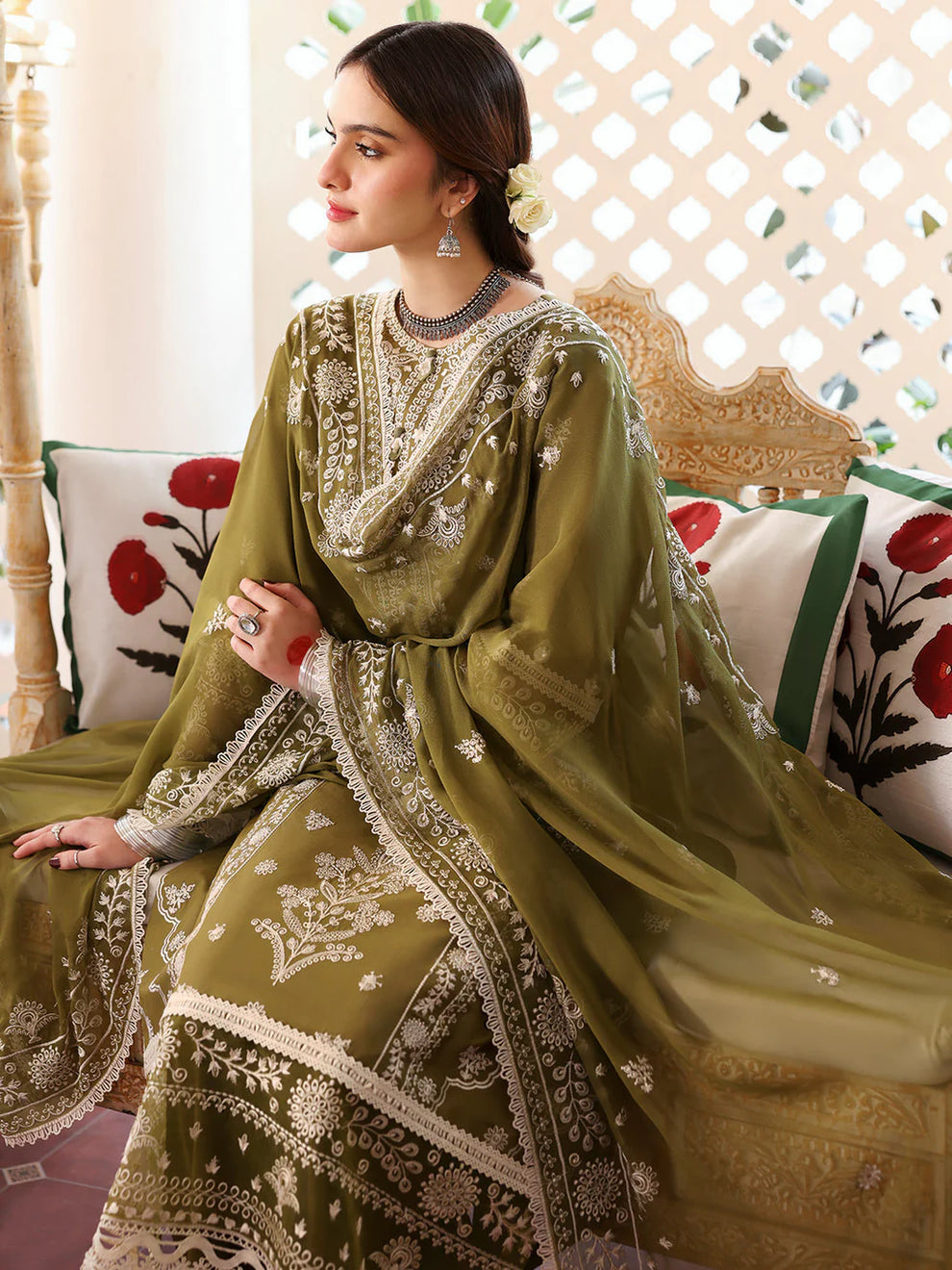 MAHNUR-Embroidered Lawn 3PC With Embroidered Dupatta