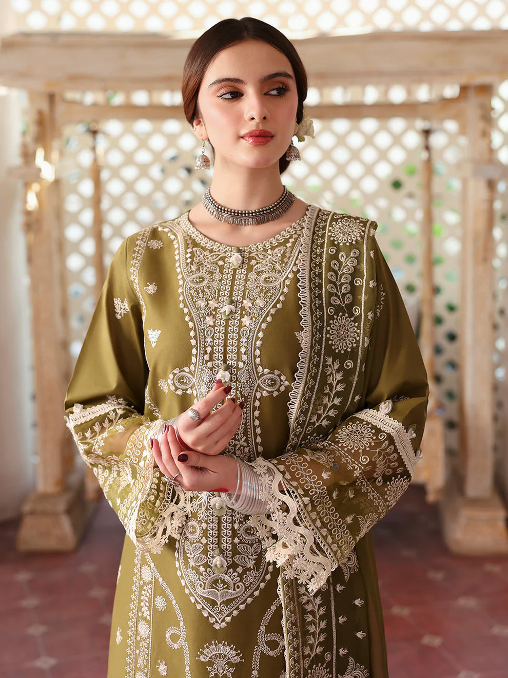 MAHNUR-Embroidered Lawn 3PC With Embroidered Dupatta