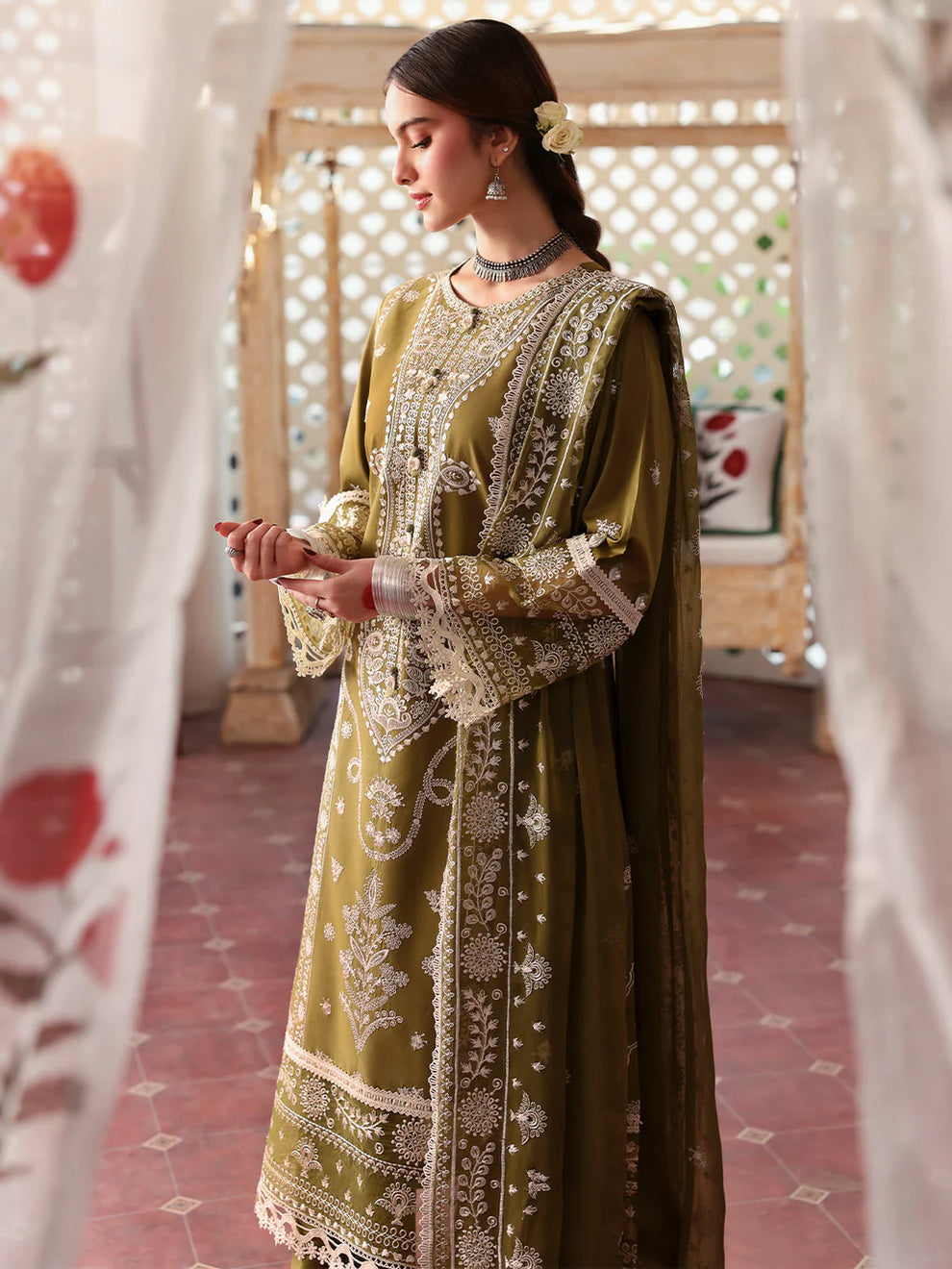 MAHNUR-Embroidered Lawn 3PC With Embroidered Dupatta